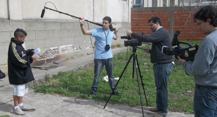 El proyecto aborda las problemáticas de los barrios a través de la mirada de sus jóvenes protagonistas.