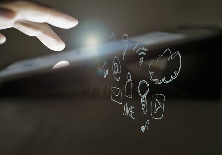 touch-screen-1023965_1920.jpg