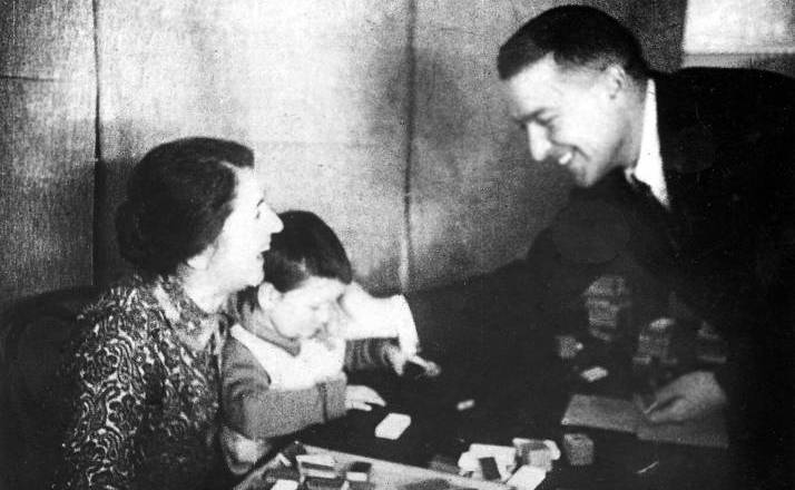 Lev Vigotsky en familia.