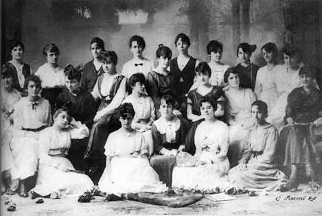 Alumnas del Normal N°1 Roque Saénz Peña. 1910.