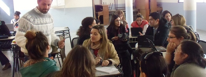 Docentes participan del taller presencial sobre uso de TIC en la enseñanza de lenguas extranjeras.